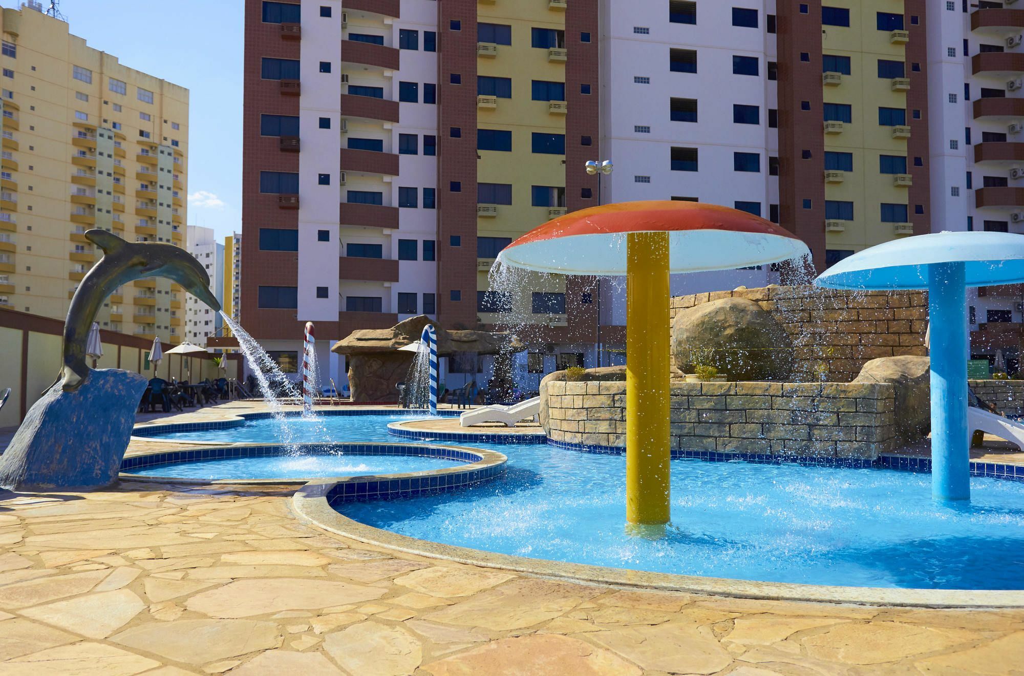 Golden Dolphin Aparthotel Caldas Novas Exterior photo